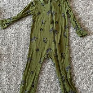 Kyte BABY zippered pajamas size 18-24m, in olive green jungle print